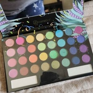 BH Cosmetics Vibrant Rainbow Eyeshadow Palette☆ 32 Diff Eye Colors Plus 2 Blushe